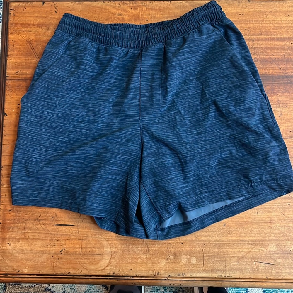 Men’s small 5 inch inseam lined pace breaker lululemon shorts. Good condition.